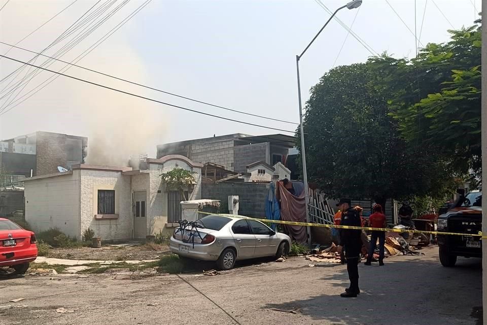 El incendio fue reportado a las 10:00 horas, en una casa de la calle Canal de Aztlán y Tecomán, en la Colonia Barrio Aztlán.