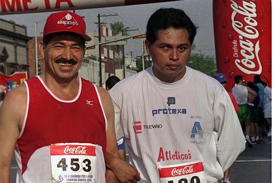 En el 2000, Mario Alberto Lozano fue guiado por el medallista olímpico Raúl González en el 10K Carrera por la Vida