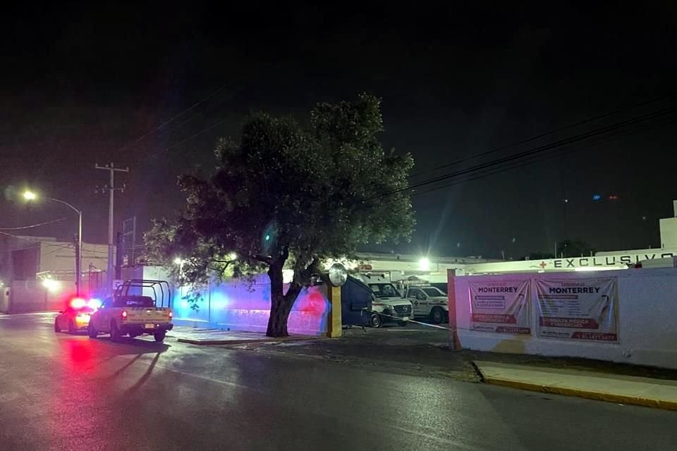 Tras escuchar una docena de disparos, paramédicos que se encontraban de guardia salieron para ver que había pasado.