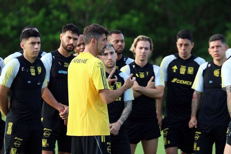 Veljko Paunovic tuvo su primer entrenamiento formal al mando de Tigres.