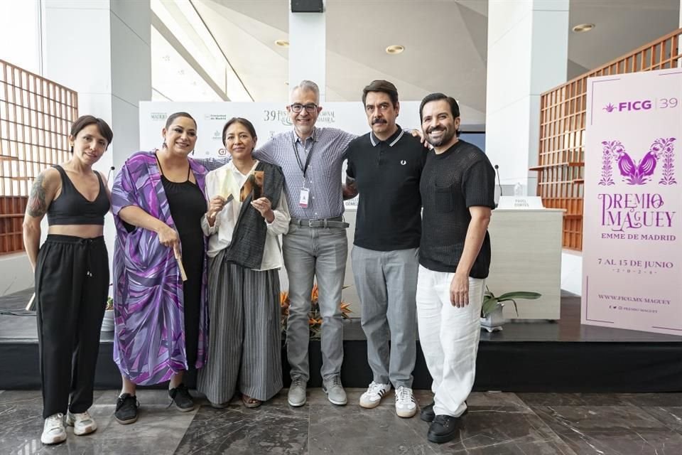 En la foto, de izquierda a derecha: Gisela Delgadillo, Estrella Araiza Briseño, Arturo Gómez Mata, Ángeles Cruz, Guillermo, Raúl Rebolledo y Pavel Cortés.