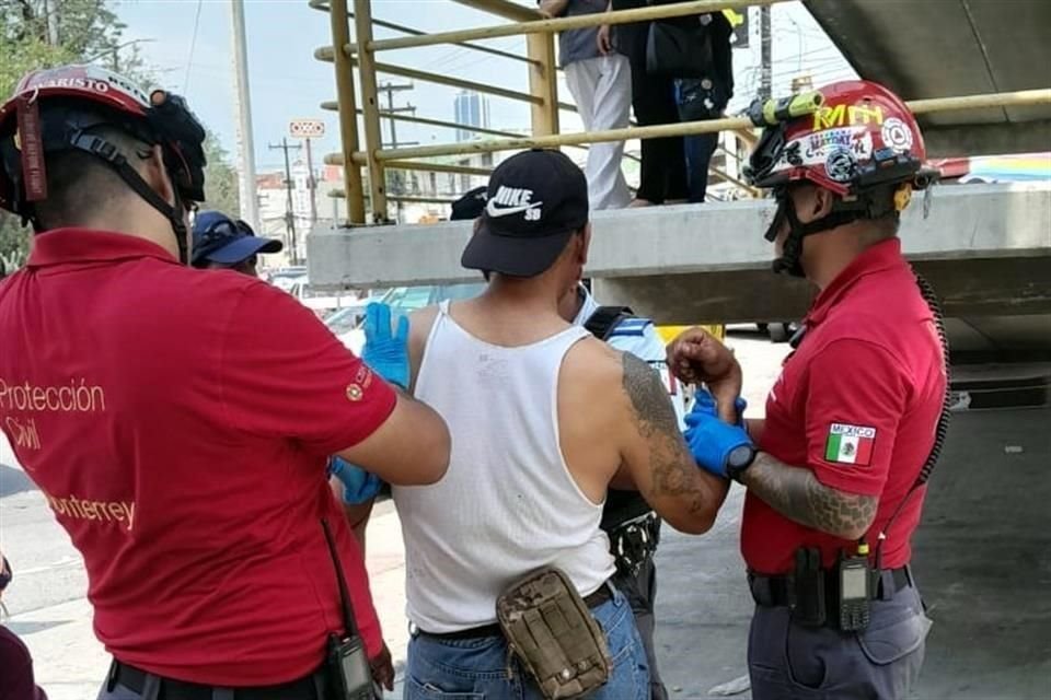 El herido fue atendido por Protección Civil de Monterrey.
