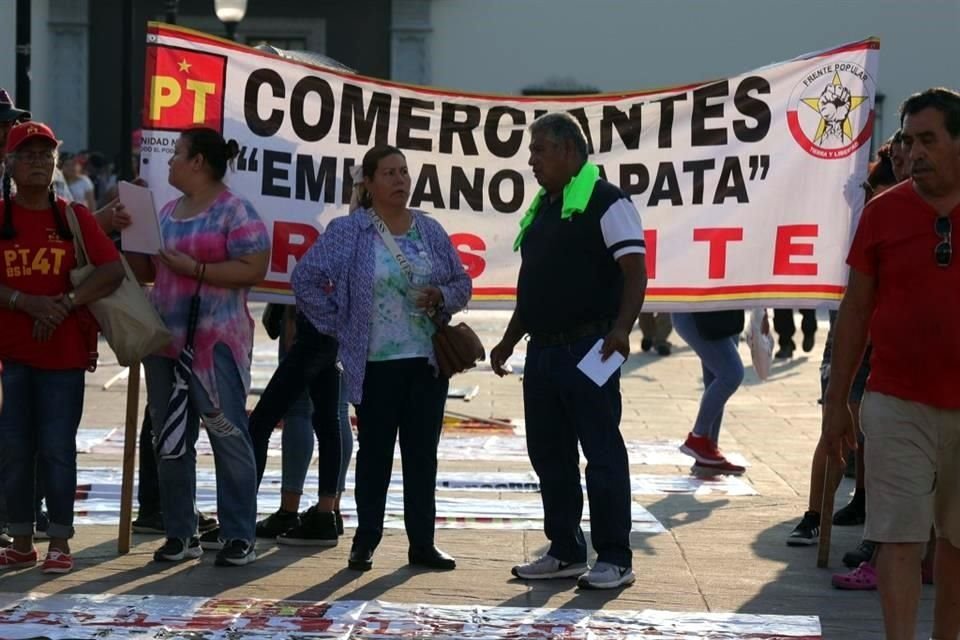 El contingente salió de la plaza del Colegio Civil a las 18:25 horas.