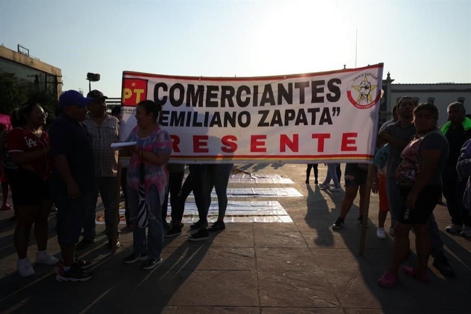 El contingente salió de la plaza del Colegio Civil a las 18:25 horas.