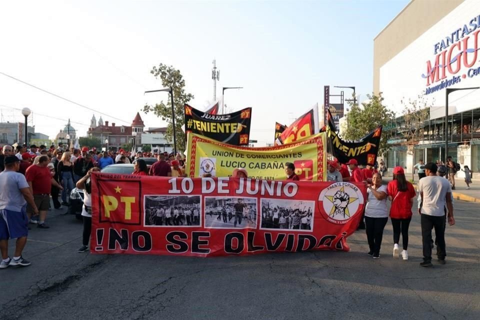 El contingente salió de la plaza del Colegio Civil a las 18:25 horas.