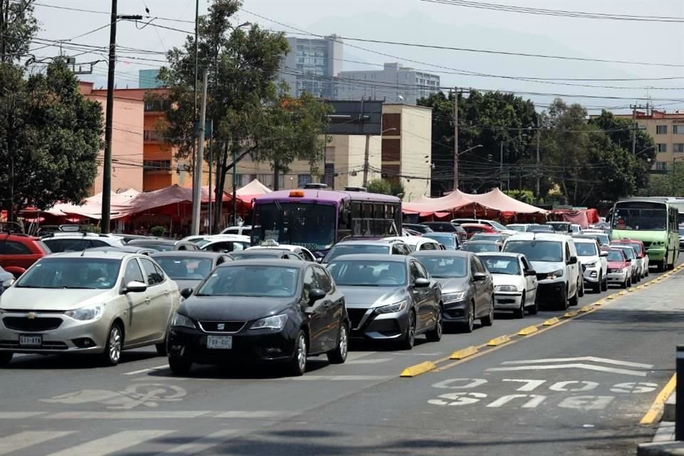 Aspecto de la vialidad en Avenida Aztecas después de la entrada en operaciones de la línea 12 del Trolebús.