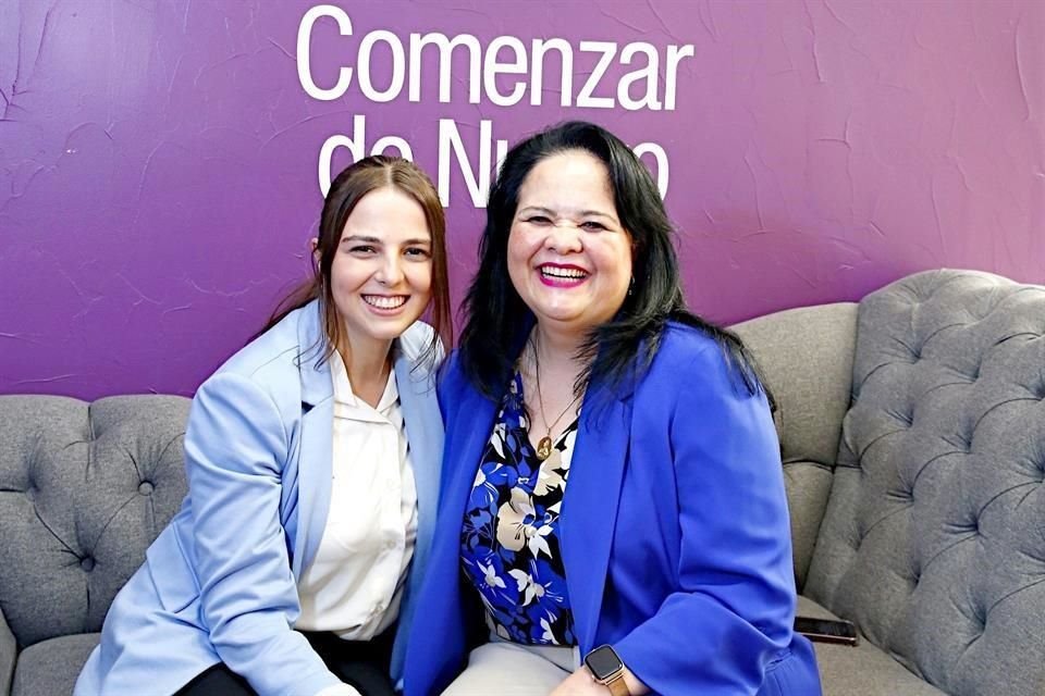 Bertha Winterman, paciente recuperada, y Eva Trujillo, cofundadora de Comenzar de Nuevo.