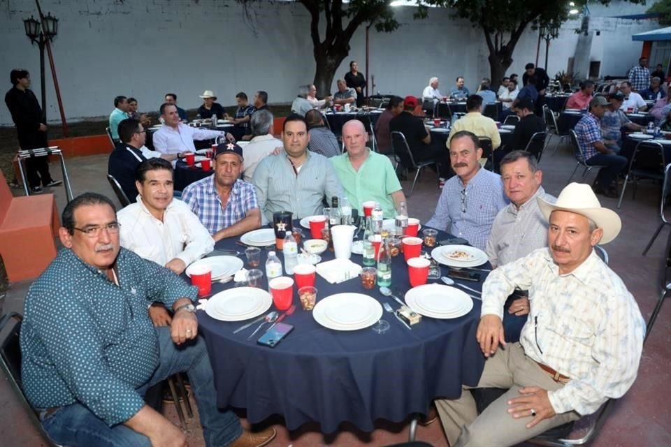 Roberto Cantú, Fernando Fuentes, Rubén Garza, Alejandro Sepúlveda, Juan Lozano, Aradio Zambrano, Marcos Garza y Américo Guajardo