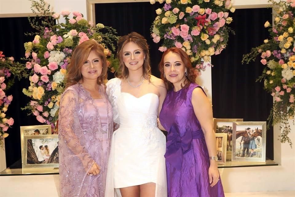 Rosario Quezada de Chapa, Danna Chapa y Blanca Nelly Garza de Sepúlveda