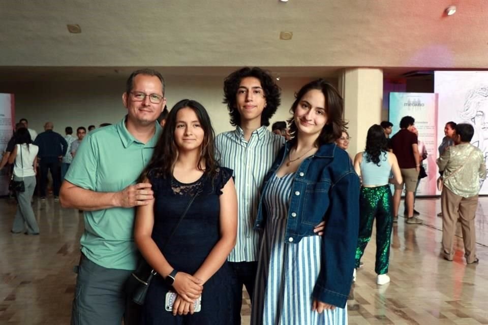 Pablo García, Sofía García, Maohnry Avilés y Andrea García