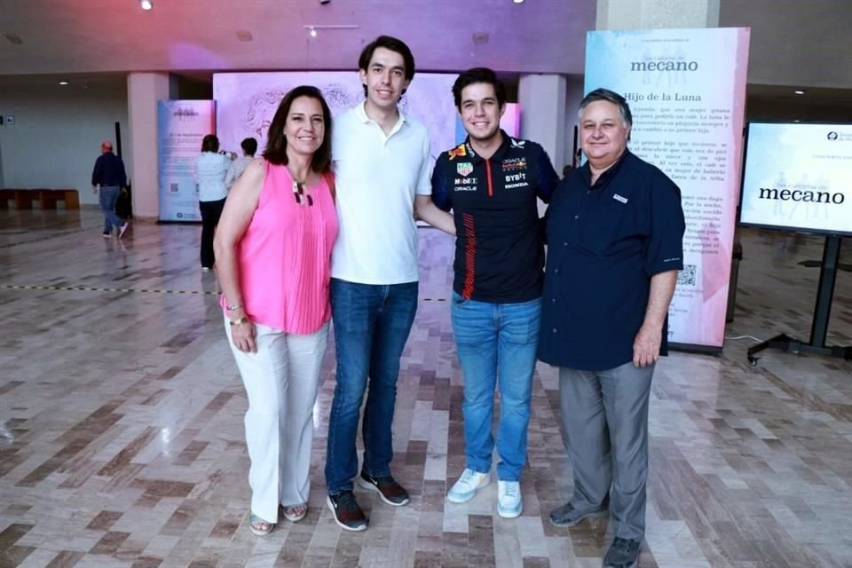 Elsa Gómez, Sergio Villarreal, Mauricio Villarreal y Sergio Villarreal