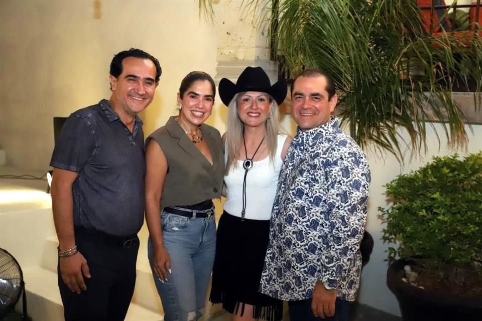 Ricardo Garza, Susana de Garza, Anel García y Roberto Cepeda