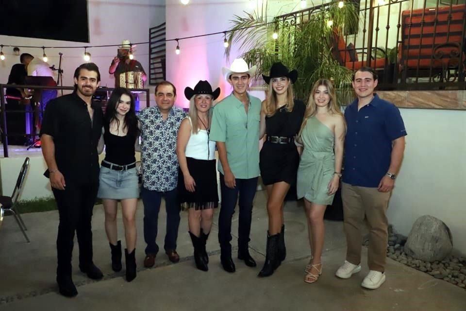 Eugenio Cepeda, Natalia Barrera, Roberto Cepeda, Anel García, Roberto Cepeda, Michelle Hewitt, Laura González y Alejandro Cepeda