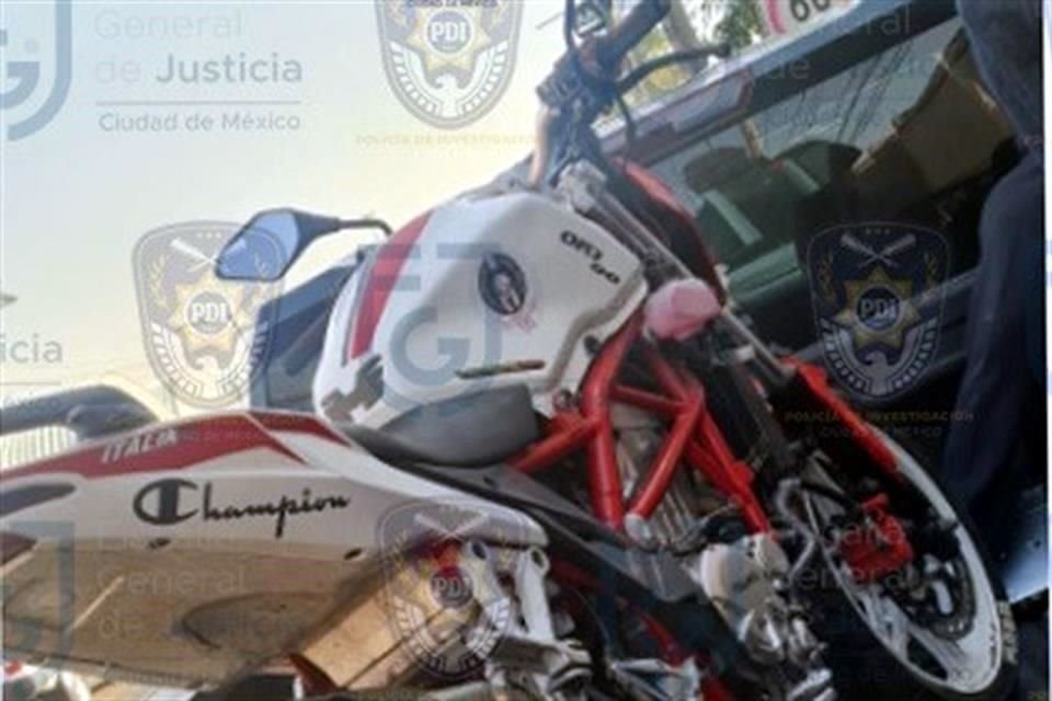 Las autoridades decomisaron una motocicleta relacionada con la agresión.