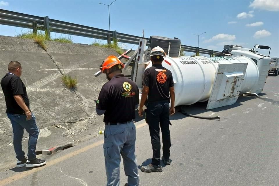   En ambas volcaduras no se reportaron personas lesionadas.