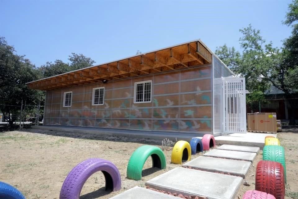 Autoridades informaron que la nueva aula de usos múltiples beneficiará a 240 alumnos que estudian en jardín de niños, en la Colonia Laderas del Mirador.