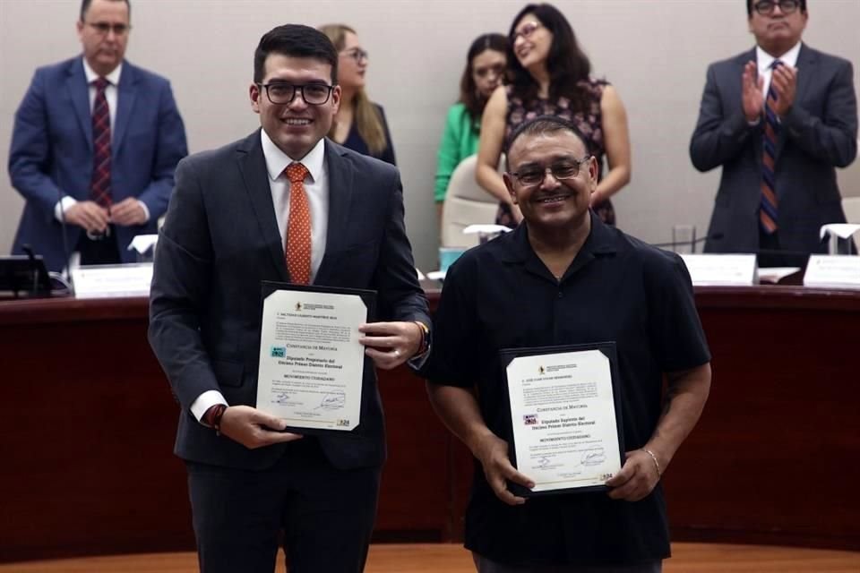 Los consejeros entregaron las constancias a quienes desde hoy son Diputados electos.