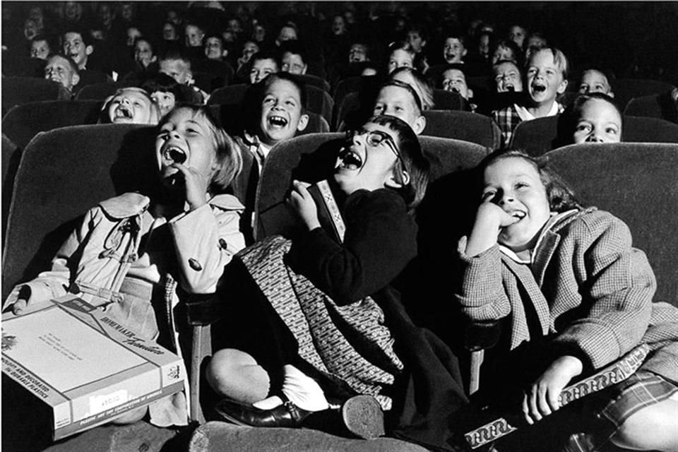 Niños en sala de cine. Wayne Miller.
