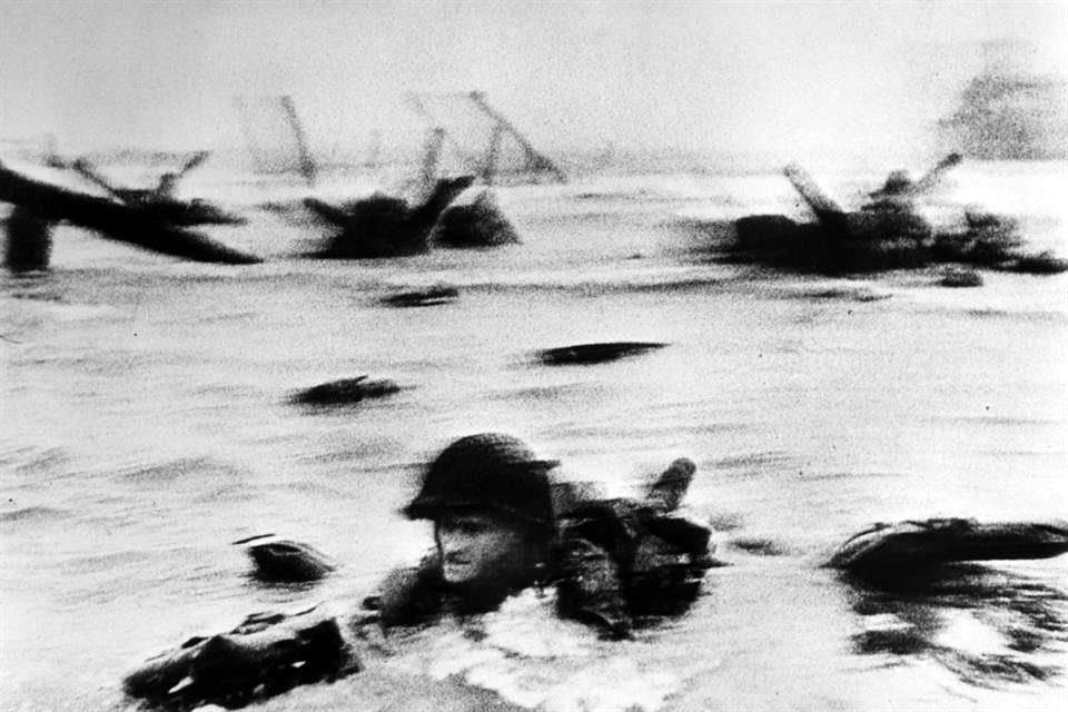 Omaha Beach. Robert Cappa.