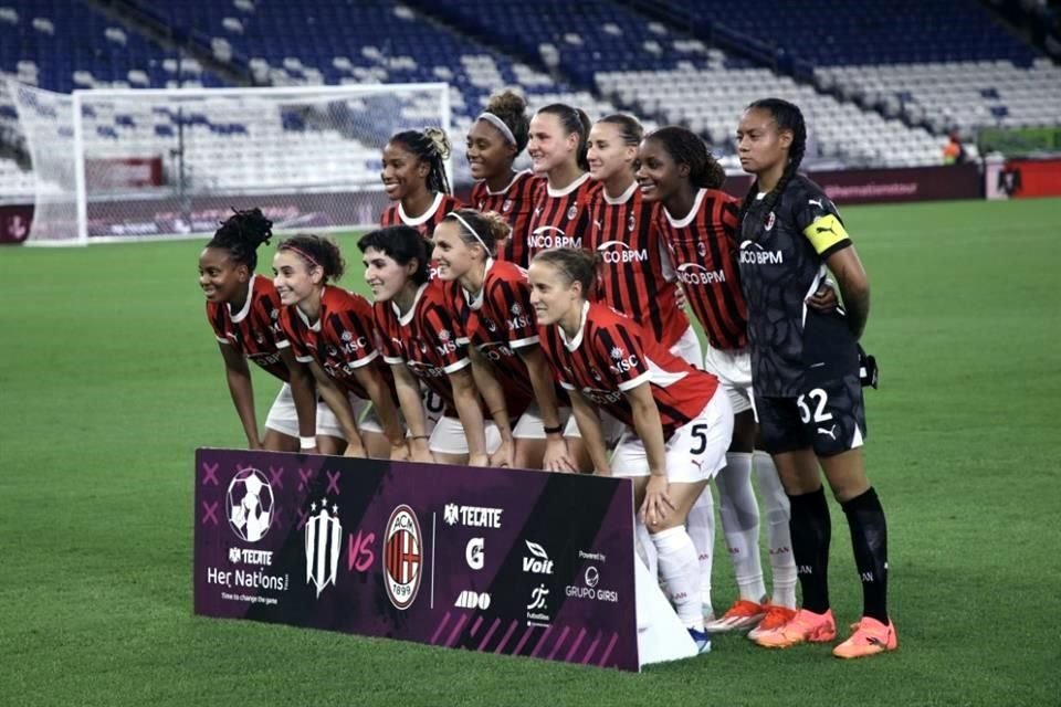 En duelo que sirvió de despedida para Daniela Solis, Rayadas cayó este miércoles 4-0 ante el Milán en amistoso jugado en el Estadio Monterrey. La ex Tigre Evelyn Ijeh anotó un triplete.