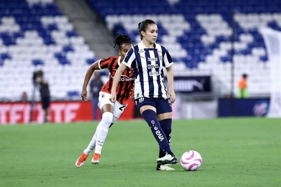 En duelo que sirvió de despedida para Daniela Solis, Rayadas cayó este miércoles 4-0 ante el Milán en amistoso jugado en el Estadio Monterrey. La ex Tigre Evelyn Ijeh anotó un triplete.