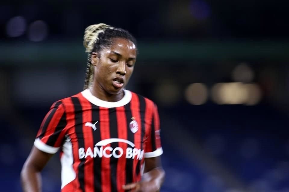 En duelo que sirvió de despedida para Daniela Solis, Rayadas cayó este miércoles 4-0 ante el Milán en amistoso jugado en el Estadio Monterrey. La ex Tigre Evelyn Ijeh anotó un triplete.