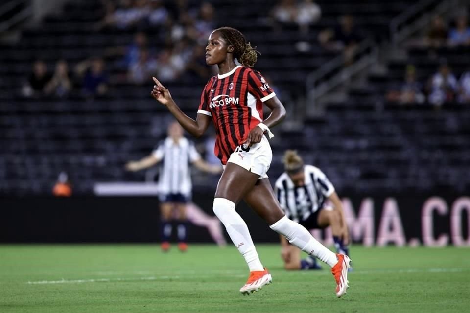 En duelo que sirvió de despedida para Daniela Solis, Rayadas cayó este miércoles 4-0 ante el Milán en amistoso jugado en el Estadio Monterrey. La ex Tigre Evelyn Ijeh anotó un triplete.