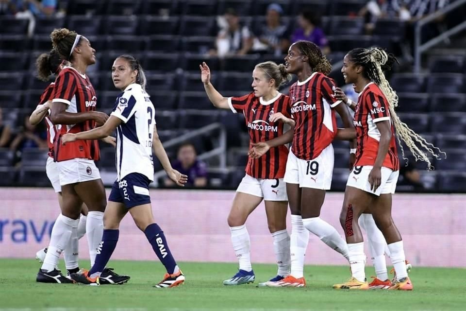En duelo que sirvió de despedida para Daniela Solis, Rayadas cayó este miércoles 4-0 ante el Milán en amistoso jugado en el Estadio Monterrey. La ex Tigre Evelyn Ijeh anotó un triplete.