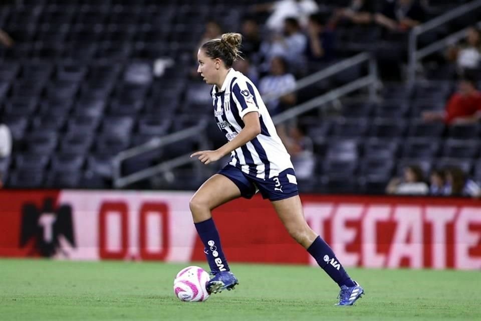 En duelo que sirvió de despedida para Daniela Solis, Rayadas cayó este miércoles 4-0 ante el Milán en amistoso jugado en el Estadio Monterrey. La ex Tigre Evelyn Ijeh anotó un triplete.
