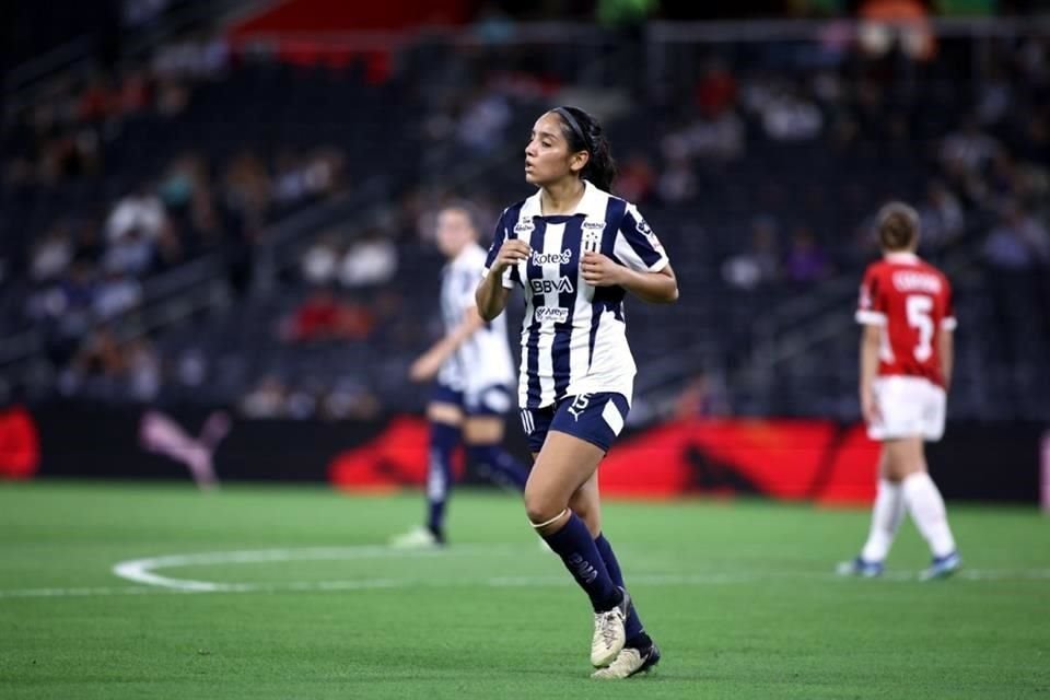 En duelo que sirvió de despedida para Daniela Solis, Rayadas cayó este miércoles 4-0 ante el Milán en amistoso jugado en el Estadio Monterrey. La ex Tigre Evelyn Ijeh anotó un triplete.
