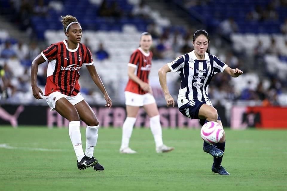 En duelo que sirvió de despedida para Daniela Solis, Rayadas cayó este miércoles 4-0 ante el Milán en amistoso jugado en el Estadio Monterrey. La ex Tigre Evelyn Ijeh anotó un triplete.