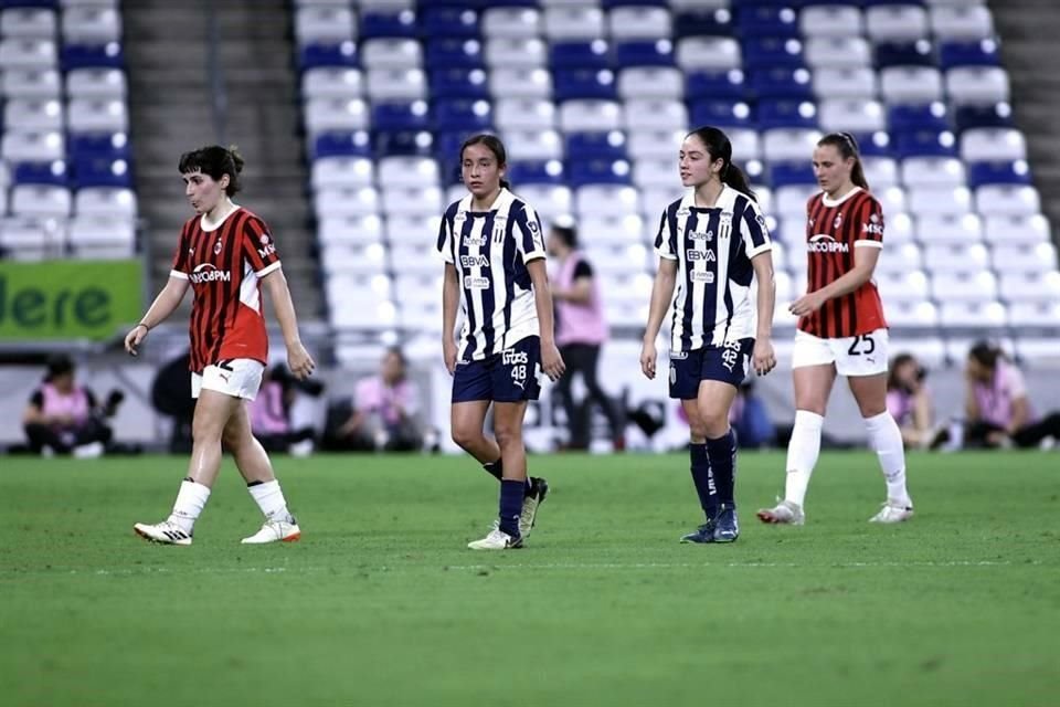 En duelo que sirvió de despedida para Daniela Solis, Rayadas cayó este miércoles 4-0 ante el Milán en amistoso jugado en el Estadio Monterrey. La ex Tigre Evelyn Ijeh anotó un triplete.