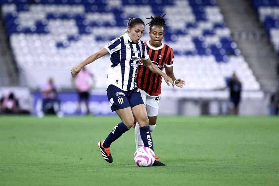 En duelo que sirvió de despedida para Daniela Solis, Rayadas cayó este miércoles 4-0 ante el Milán en amistoso jugado en el Estadio Monterrey. La ex Tigre Evelyn Ijeh anotó un triplete.