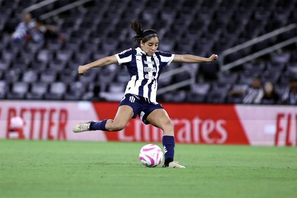En duelo que sirvió de despedida para Daniela Solis, Rayadas cayó este miércoles 4-0 ante el Milán en amistoso jugado en el Estadio Monterrey. La ex Tigre Evelyn Ijeh anotó un triplete.