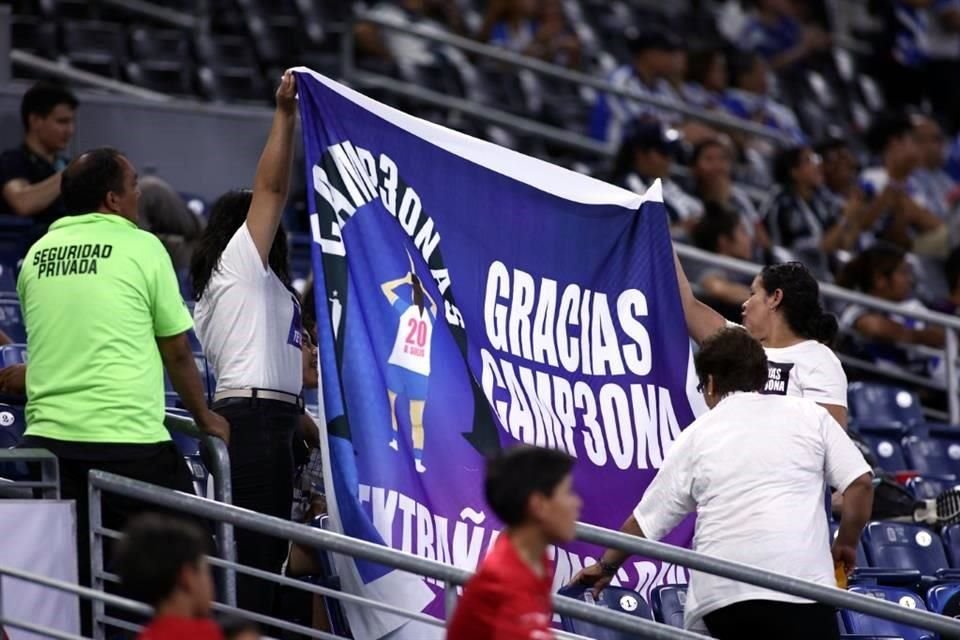 En duelo que sirvió de despedida para Daniela Solis, Rayadas cayó este miércoles 4-0 ante el Milán en amistoso jugado en el Estadio Monterrey. La ex Tigre Evelyn Ijeh anotó un triplete.
