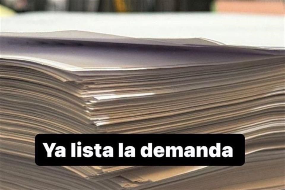 En sus redes sociales, Mariana Rodríguez, ex candidata emecista por la Alcaldía regia, compartió el momento en que firmó el recurso.