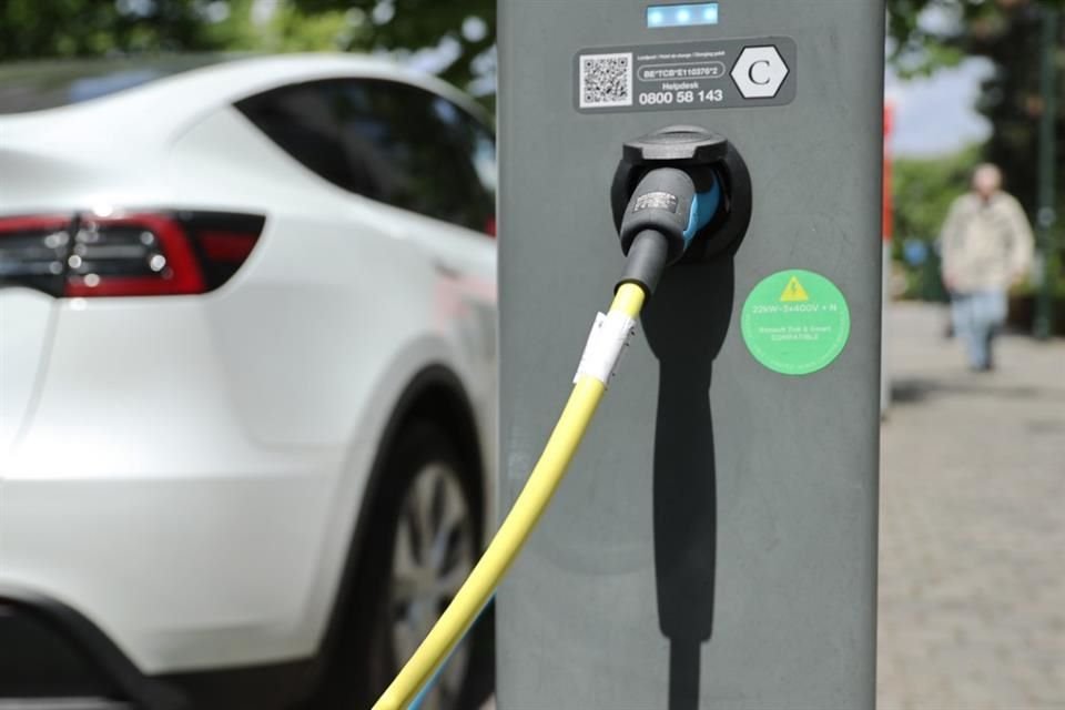 Un año antes, se tenían registrados 37 mil 920 unidades totalmente eléctricas e híbridos conectables (PHEV, por sus siglas en inglés), añadió en un comunicado.