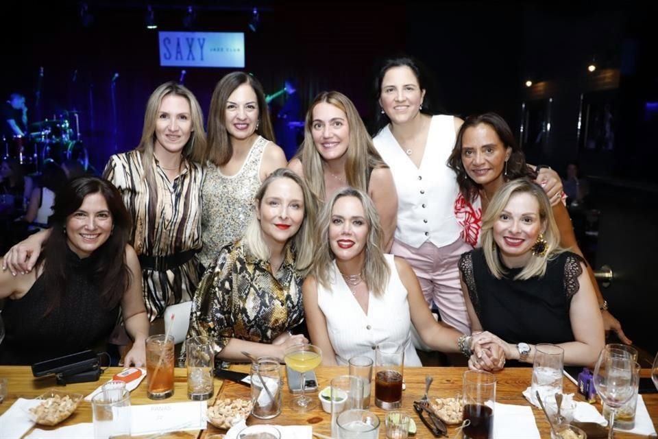 Annette Sánchez, Paty Zavala, Dany Dellano, Paloma Fernández, Verónica Urquieta, Mache de la Torre, Adriana Zavala, Anahí Vildosola y Marián Kuri