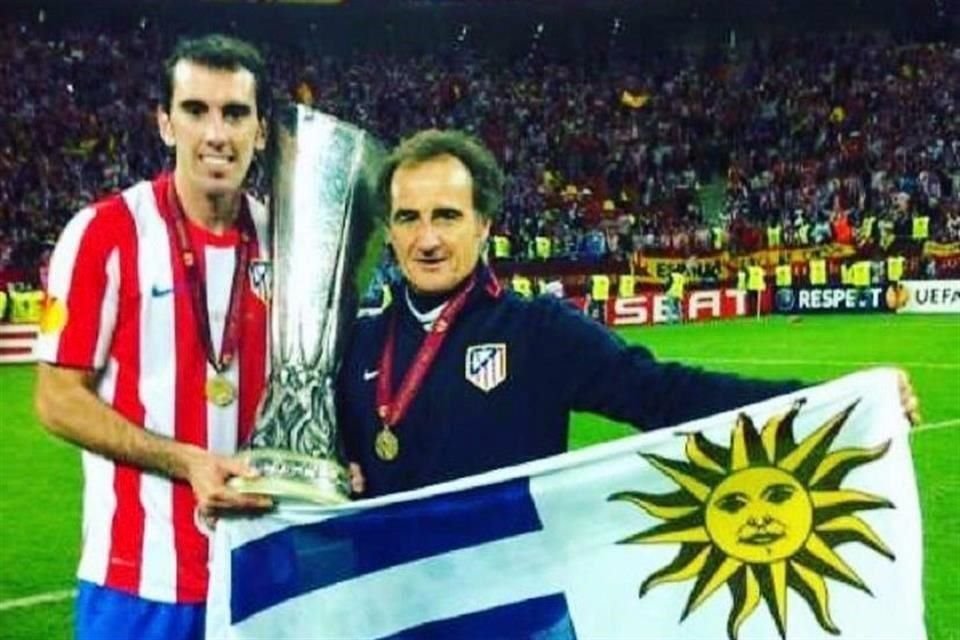 Óscar Trejo (der) llegaría a Monterrey este fin de semana.