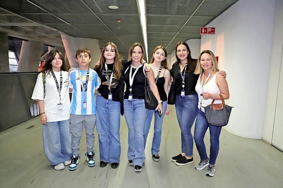 Natalia González, Gale Garza, Valeria Garza, María Elena Quintanilla, Ana Paula Garza, Mariana Ibarrola y Katy García