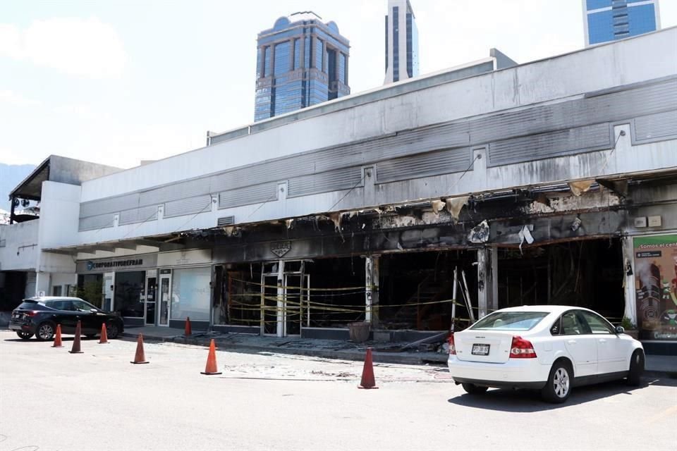 El local se incendió hace cuatro meses en una plaza comercial de la Av. Lázaro Cárdenas, en Valle Oriente.