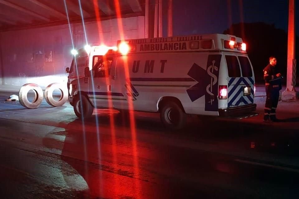 Fue alrededor de las 03:00 horas cuando fue reportado el accidente, en la Carretera a Laredo y el Anillo Periférico.