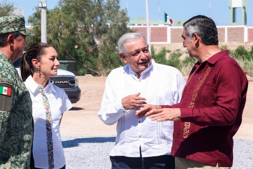 AMLO y Sheinbaum supervisaron esta mañana el avance de la nueva sede de la Agencia Nacional de Aduanas, en Nuevo Laredo, Tamaulipas.