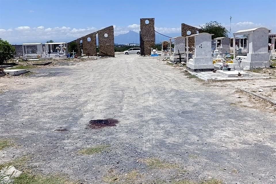 Las autoridades presumen que el cadáver fue llevado en un vehículo durante la madrugada.