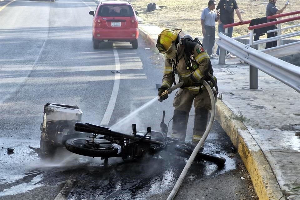 El accidente fue reportado a las 18:00 horas en la incorporación de la Avenida Lázaro Cárdenas hacia Gómez Morín, en la Colonia Del Valle Norte.