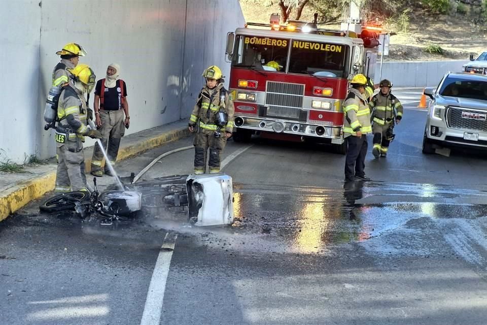 Elementos de Rescate 911 auxiliaron al hombre, identificado como Rogelio González Muñoz, de 32 años.