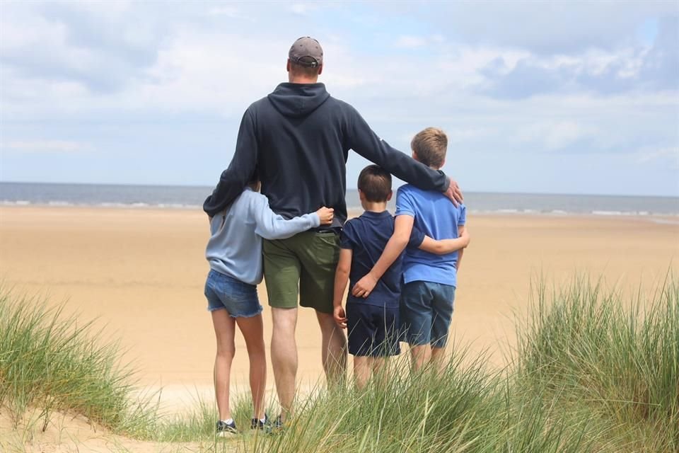 El Príncipe Guillermo y sus hijos fueron fotografiados por Kate Middleton.