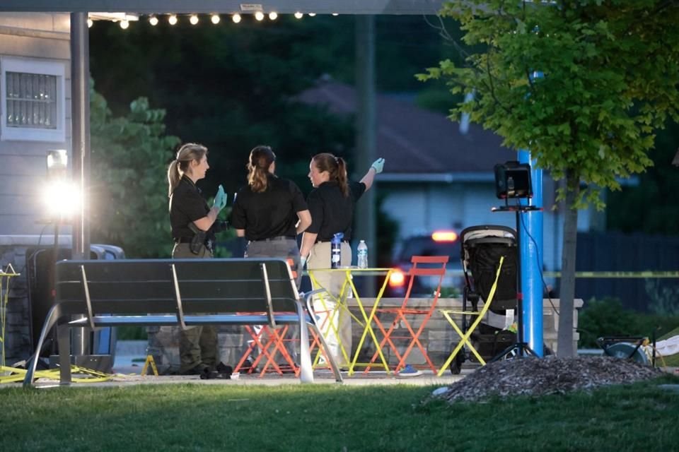 Policías examinan la escena de un tiroteo en Michigan, el 15 de junio del 2024.