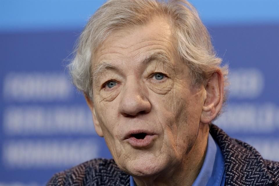 Ian McKellen tiene 85 años.
