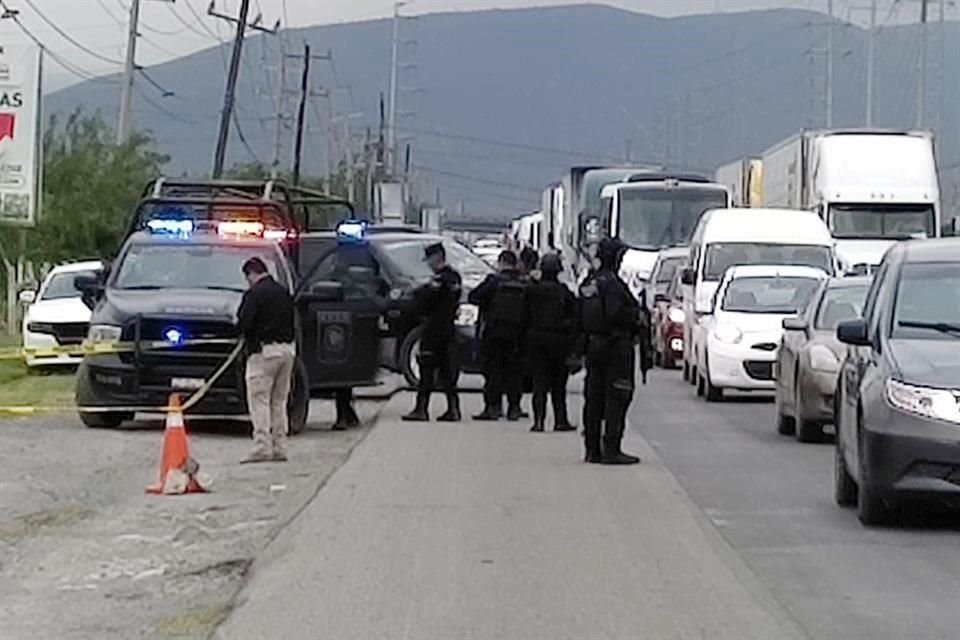 Autoridades hallan el cuerpo de un hombre asesinado a balazos en una zona junto al Libramiento Noroeste en otro caso de violencia en García.